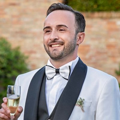 SimonHairStyle's profile picture. Disponibile per consulenza tecnica e personalizzazione del vostro look inviando una email : simone.filipponi@hotmail.it