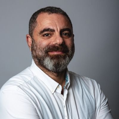 Yaşamın tek bir anlamı var, kızım mutlu, sağlıklı ve huzurlu olsun gerisi vız gelir tırıs gider....