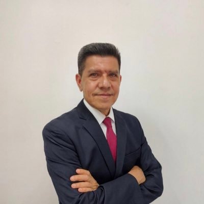 Profesor, emprendedor. Enamorado de Angélica, de la familia, la música y las letras. Feliz por el México que emerge de las neoliberales cenizas. #4T