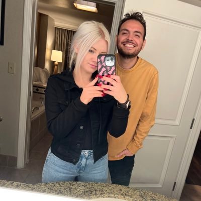 Halerbee's profile picture. lil grumpy🥕 
+Frankie & Cinnamon loaf