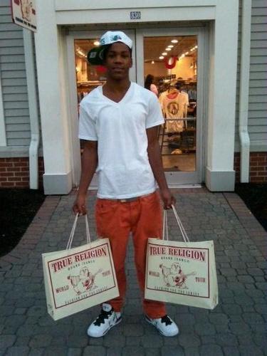 B_R_U_C_I_E's profile picture. $GET MONEY NIGGA$ 
R.I.P TAY THE GOON