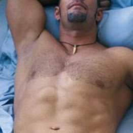 HOT!🔞
Apaixonado por corpo de homem.
Lindo de ver e de sentir.
Versátil, que adora mamar 🍌😋.
In love with male body. i love It ALL Very much 🍑🍌🥒🍆😋😋😋