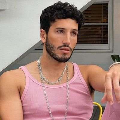 Portal de informações sobre o cantor, compositor e ator Sebastian Yatra | Fan Account