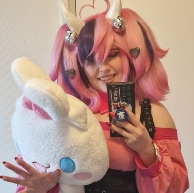 ✨️Just another WOL✨️

PNG-Tuber
Cosplayer,
Artist,
#RazerStreamer & twitch affiliate

||28||🔞||