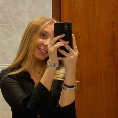 ¿Què has fet a la vida? Vaig estar a punt de dir-li que l'havia passada buscant coses perdudes i enterrant enamoraments.