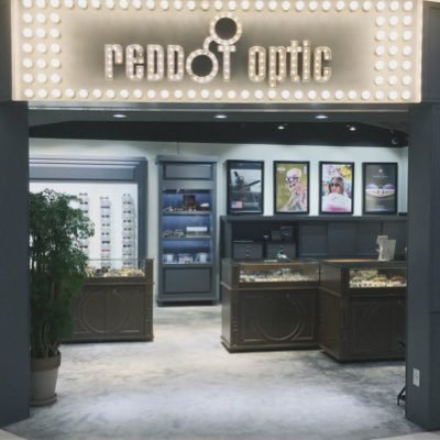 ReddotOpticAndy's profile picture. 紅點光學 旺角店：洗衣街88號碧薈地下A舖 電話：23331950香港上環店：干諾道中168-200號信德中心商場2樓250號舖 電話：25476388 香港銅鑼灣店：軒尼詩道500號希慎廣場4樓418-419號舖 電話：39041045