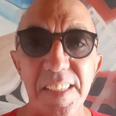 Esquerda, educador popular(Paulo Freire até a medula) atuando nos movimentos sociais, ONGs.