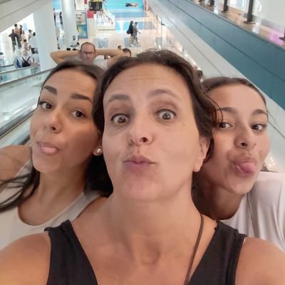 Madre de familia numerosa, psicóloga, consejera, taxista, maestra y lo que está por llegar.