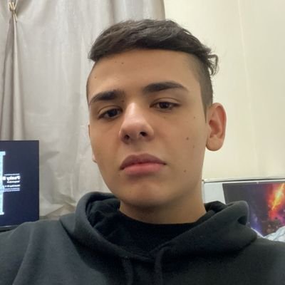 Live quase todos os dias na Twitch 
Sou um menino de 16 anos de idade gosto de jogos desde sempre e atualmente jogo quase de tudo mais meu foco é FPS!!