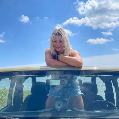 jesssicac98_'s profile picture. UA’21 💛💜 ig @jessicac98_