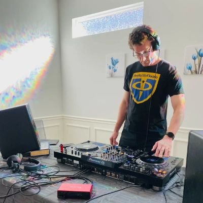 Progressive house/trance DJ | Twitch streamer - https://t.co/AWZUgu2FRV https://t.co/NtT9Sxnzzj