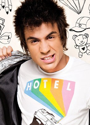 FC criado 09/04/11, sou uma menina como outra qualquer,mas me orgulho de ser da #FamiliaRestart,amo os 4 @tomasrestart @kobarestart @pelanzarestart @pelurestart