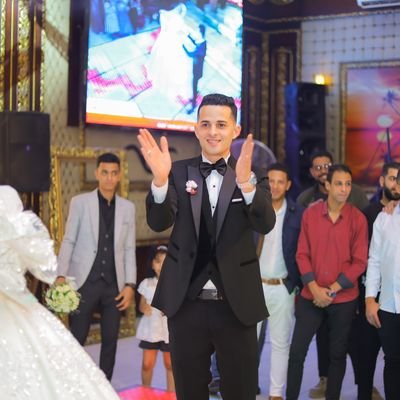 يختفي قُبح العالم عندما تلتقي بالوجه الذي تحبّه!🧡