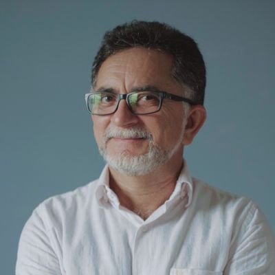 Jornalista, Mestre em Políticas Públicas, Especialista em Comunicação e Imagem, Professor, Roteirista, Terapeuta em Biomagnetismo e Constelação S. Familiar.