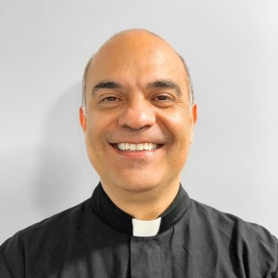 Lic. En Teología Dogmática por la Universidad Gregoriana de Roma. Sacerdote diocesano de Guadalajara, Jal. México. “Contento Señor, contento”.