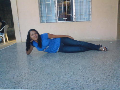 Soy super fan de Anahi la quiero mas que a mi loca vida forever AyA.