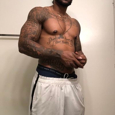 up and coming straight content creator 🎥🔞 I gamble and drop dick off🤷🏾♂️ midwest #bull