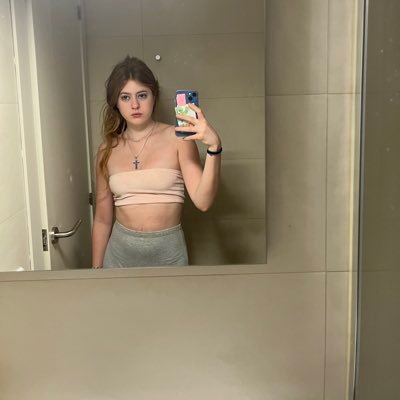 aandreeaazz's profile picture. 
