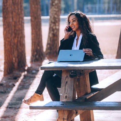 Creative | Visionary | #LatinaInTech 💛 | Entrepreneur | Sharing my professional journey and inspirational musings