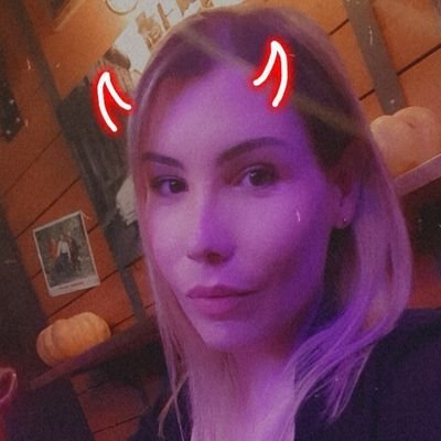 sarah_L44's profile picture. ⚠️🔞 Nantaise expatriée dans le sud! Connasse au grand coeur 😇😈 Pas ma langue dans ma poche ... bien au contraire 🤤 #NFSW #girlpower