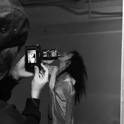 YiBingLorazepam's profile picture. 记录我的美丽和发疯人生（不约不闲聊有事v我500不然别来烦姐）