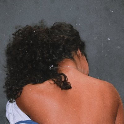 shqyqzd's profile picture. از من استخوان هایی میماند که تورا دوست داشتند...