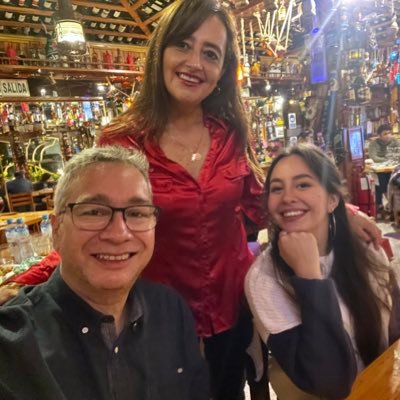 Comunicador, azul de corazon , jedi frustrado, amante del cine, del vino y de mi familia