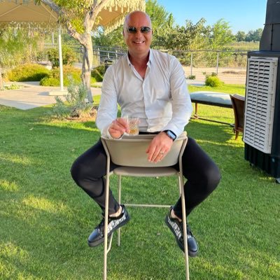 arielbenhaim1's profile picture. ישן עם סכין מתחת לכרית, לכו תדעו מי יפתיע בלילה עם עוגה😜