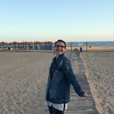 Vamos por partes. Ou não. Talvez eliminar parte por parte. Ou nenhuma. Bobagens à parte, persisto. E se for tarde, desisto? Não, insisto. E assim existo.