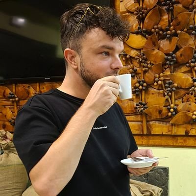 Sportjournalist BN DeStem (NAC & amateurvoetbal). Italofiel.
Mail: d.kas@bndestem.nl