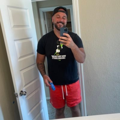 boneless wings are just chicken nuggets 🐥
