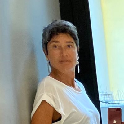 Biologa , ricercatrice appassionata approdata alla Valutazione di Impatto Ambientale. Mamma di due ragazze. Pianificatrice seriale… almeno ci provo!