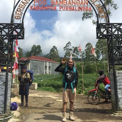 Batu pondasi untuk sukses yang seimbang adalah kejujuran, karakter, integritas, iman, cinta, dan kesetiaan.