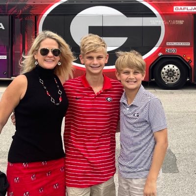 Avid sports fan, lover of country music, UGA grad. So blessed and so grateful. Georgia is ALWAYS on my mind 🐶🐾❤️🖤🌴😎🐟🐳🦀🐬