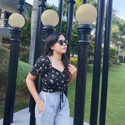 ; don't chase for love, the right man will never run💘👒