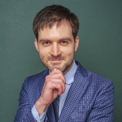 Был у истоков онлайн-университета №1 https://t.co/nuto3ekGlG (продажи свыше 10 млрд. руб. в 2021 г.). Заработал клиентам более 18 млрд. руб. с 2004 года