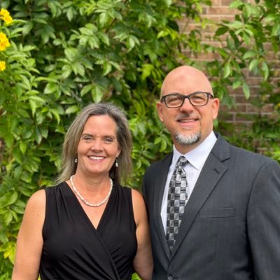 momuvmany's profile picture. 