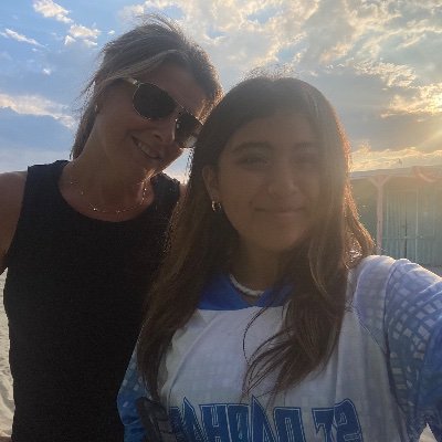 llcakes143's profile picture. 