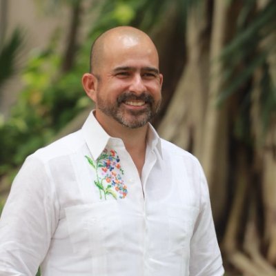 Socialdemócrata, Quintanarroense, empresario, abogado, rider, exdiputado y padre de familia. Actualmente Titular de @sedarpe_qroo