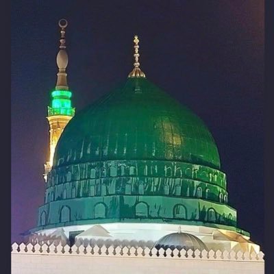 و من لم يكن علوياً حين تنسبه , فما لهُ من قديم الدهر مفتخر . 👑