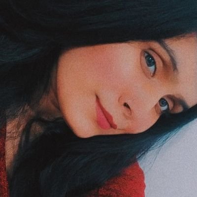 Growing and Glowing ✨
Media student 🌼