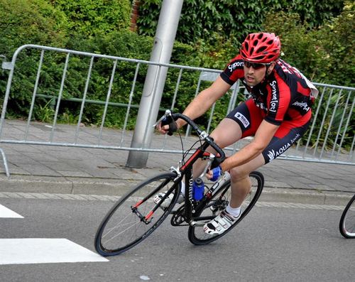 Eigenaar van Bouwkundigbureau van Leeuwen, geïnteresseerd in alles wat met bouwen te maken heeft, schaatsen en fietsen.