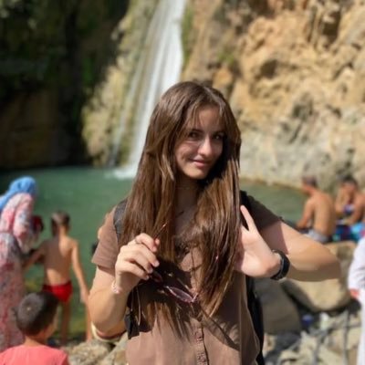 enas_barq's profile picture. ناشطة سياسية/ هنا يُصنع الجمال