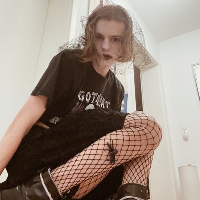 ↯ she/he/they/it/any ↯ 20 y.o. ↯ genderqueer ↯ anarchist ↯ FUCK TERFS ↯