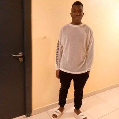 Am ahustler I my self
I don't fear to take risks
In order to achieve
What I want in my life
To do what ever it
Consists me
So as for me to
Achieve it