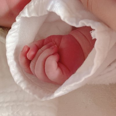 25歳 未婚のシングルマザーです #2022nov_baby 👶🏻🍼💓 自然分娩 マタ垢→育児垢に🍀 娘と二人暮らし超楽しい！娘が世界一可愛い！ 猫とシナモロール、そして食べる事が大好きです♡ 仲良くしてください🙌