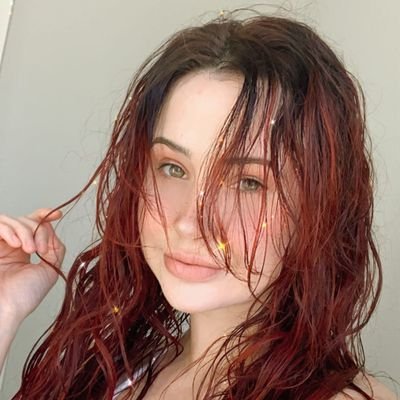 corinnecarinne's profile picture. 