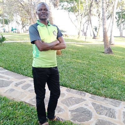 lungaie's profile picture. The Writer. Gastronomer.