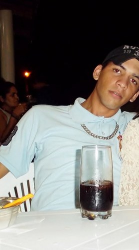 Idade 19,sou chato, namorado da @daiane_alvesb gosto de um bom forró , pensativo, e o  resto ... agente ajeita. Sigam -me os bons ! ;D