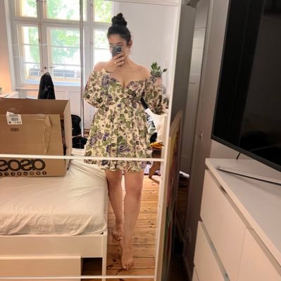 ficklefalafel's profile picture. 🥱